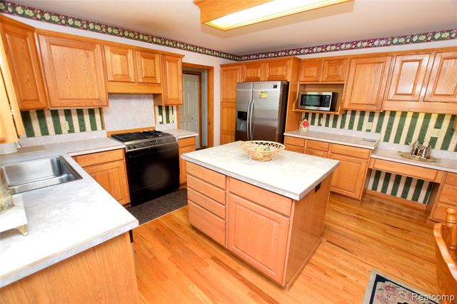 6476 Stonebrook Lane, Flushing, MI 48433