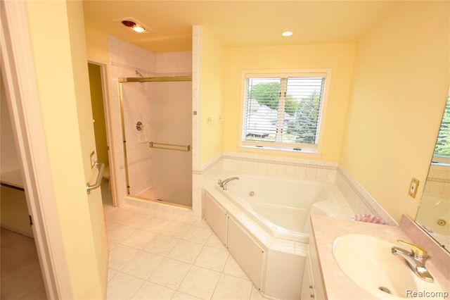 6476 Stonebrook Lane, Flushing, MI 48433