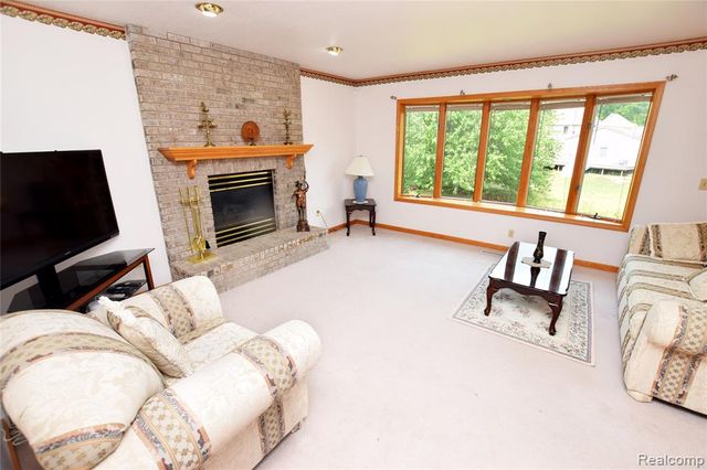 6476 Stonebrook Lane, Flushing, MI 48433