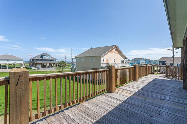 3208 Castle Drive, Crystal Beach, TX 77650