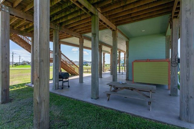 3208 Castle Drive, Crystal Beach, TX 77650