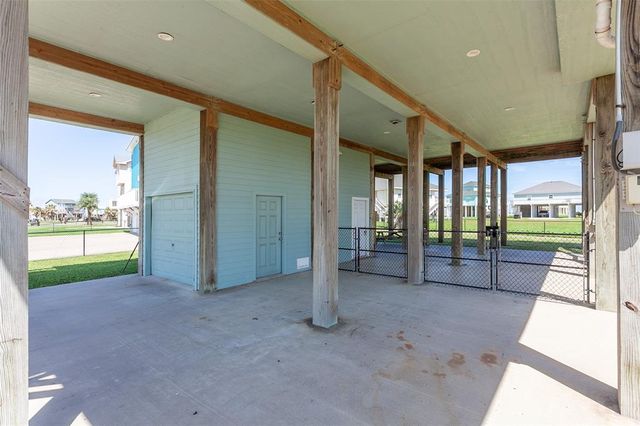 3208 Castle Drive, Crystal Beach, TX 77650