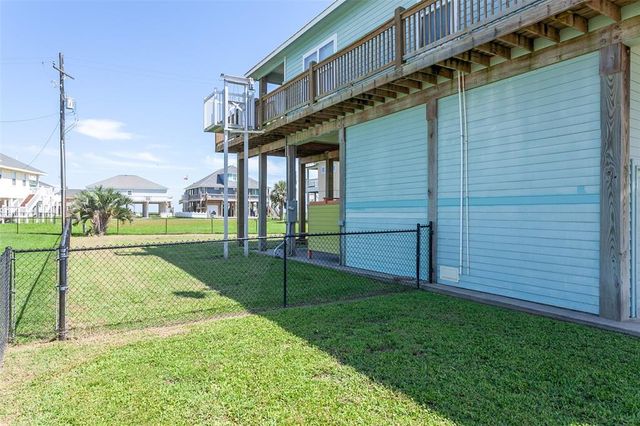 3208 Castle Drive, Crystal Beach, TX 77650