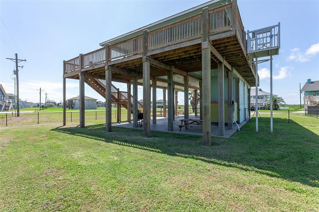 3208 Castle Drive, Crystal Beach, TX 77650