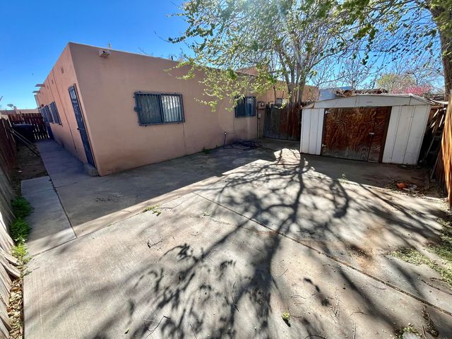 6035 Staubach Avenue NW, Albuquerque, NM 87120