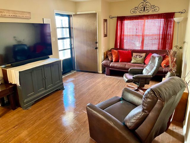 6035 Staubach Avenue NW, Albuquerque, NM 87120