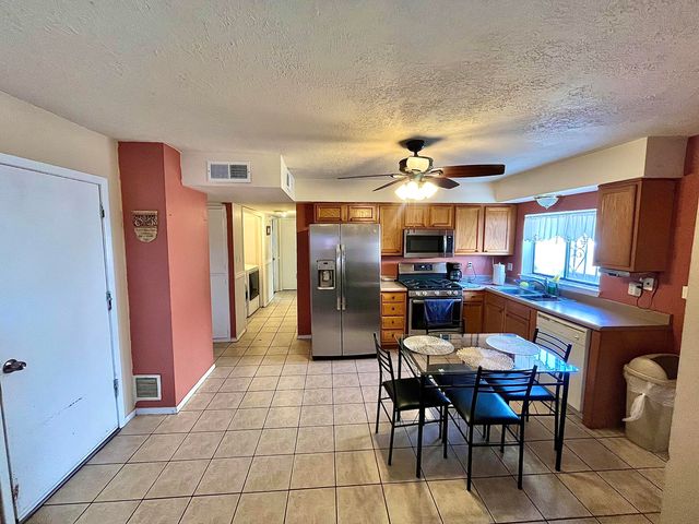 6035 Staubach Avenue NW, Albuquerque, NM 87120