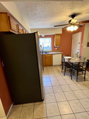 6035 Staubach Avenue NW, Albuquerque, NM 87120