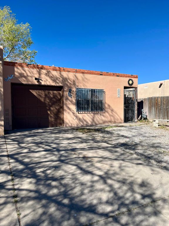 6035 Staubach Avenue NW, Albuquerque, NM 87120