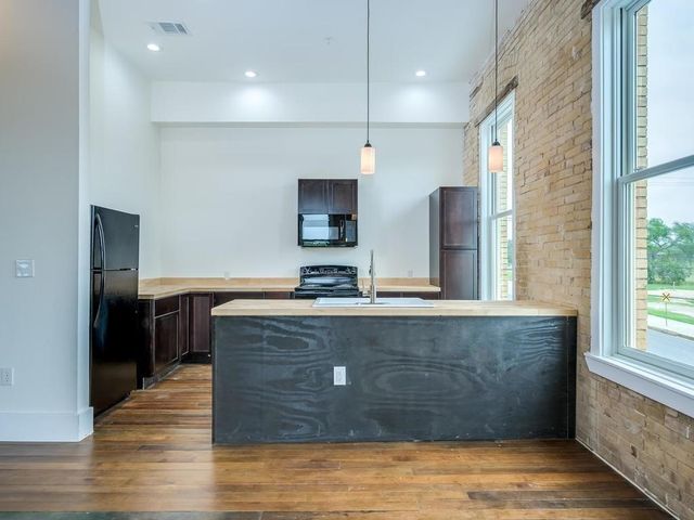 110 S Main ST 206, Elgin, TX 78621