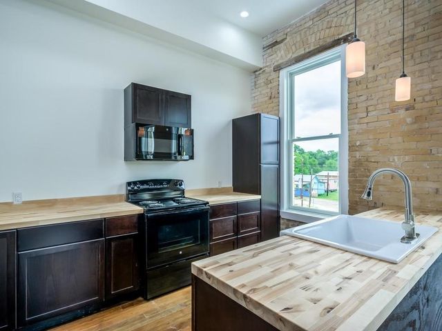 110 S Main ST 206, Elgin, TX 78621