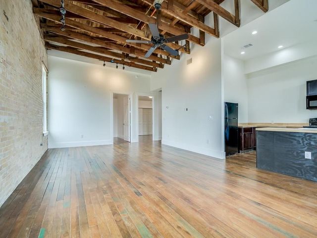 110 S Main ST 206, Elgin, TX 78621