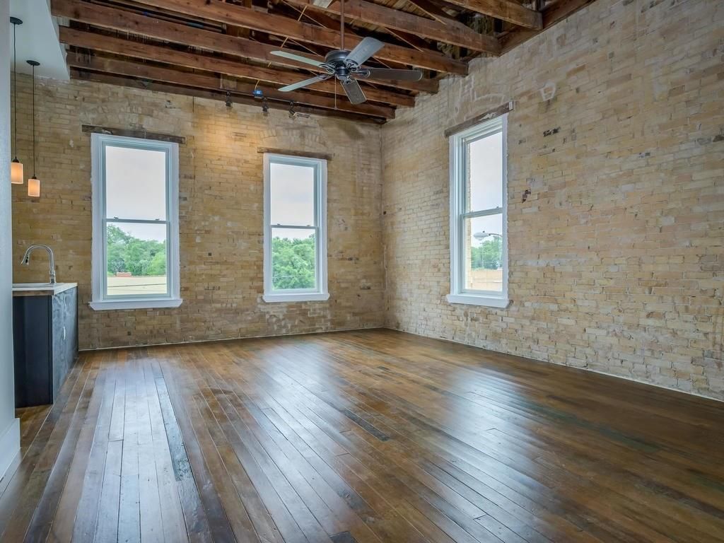 110 S Main ST 206, Elgin, TX 78621