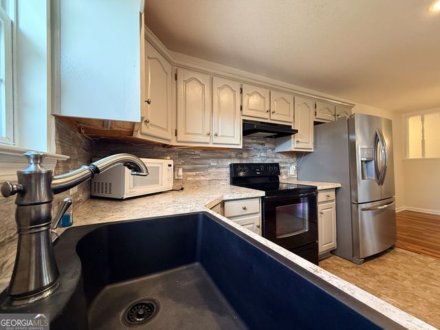 160 Heather Way, Cleveland, GA 30528