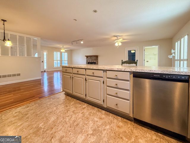 160 Heather Way, Cleveland, GA 30528