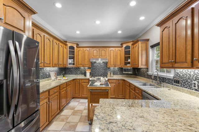 939 Brooke Stone Drive, Soddy Daisy, TN 37379