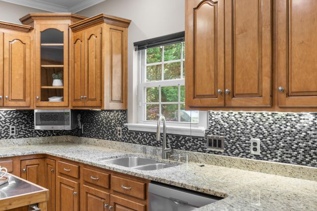 939 Brooke Stone Drive, Soddy Daisy, TN 37379