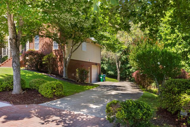 939 Brooke Stone Drive, Soddy Daisy, TN 37379