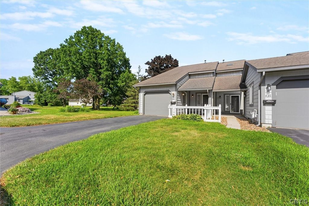 440 Summerhaven Drive North, Manlius, NY 13057