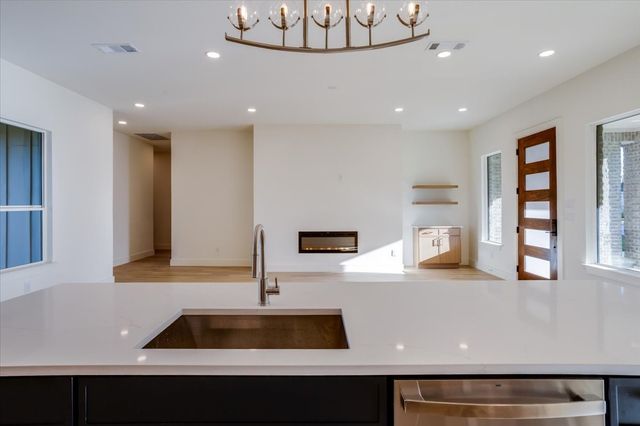 2634 Bainbridge Drive, Dallas, TX 75237