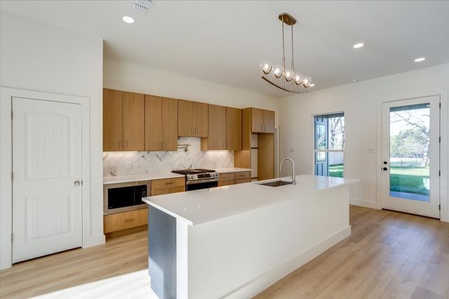 2634 Bainbridge Drive, Dallas, TX 75237