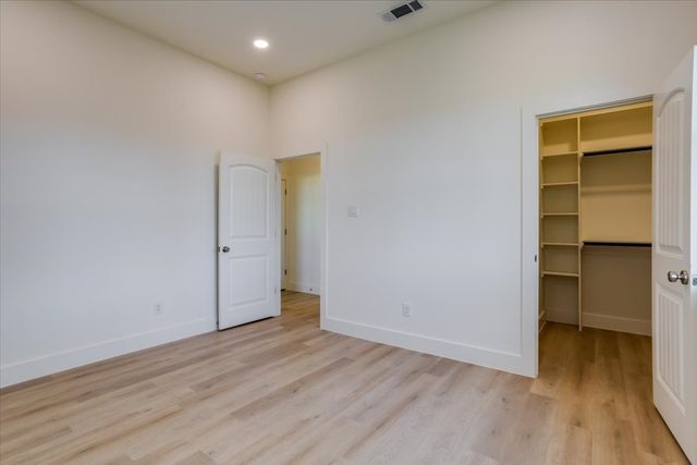 2634 Bainbridge Drive, Dallas, TX 75237