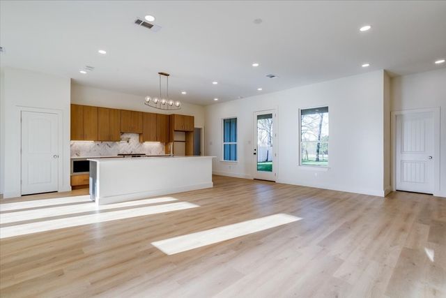 2634 Bainbridge Drive, Dallas, TX 75237