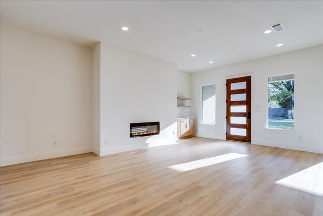 2634 Bainbridge Drive, Dallas, TX 75237