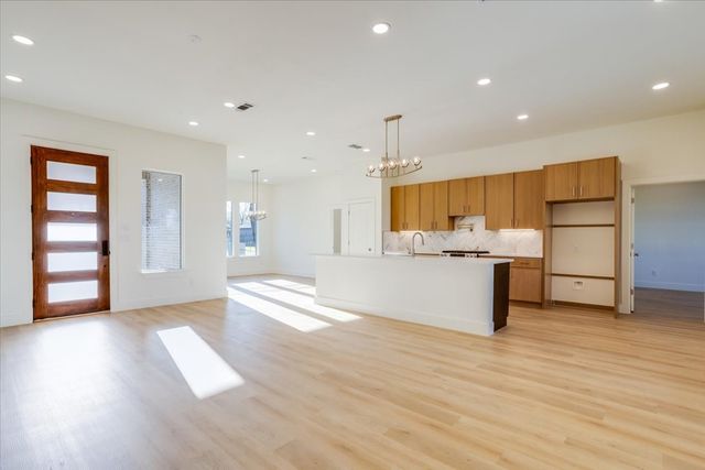 2634 Bainbridge Drive, Dallas, TX 75237