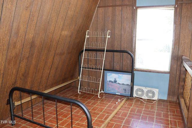 154 Old Stone Drive, Clintwood, VA 24228