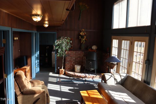 154 Old Stone Drive, Clintwood, VA 24228