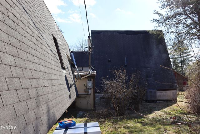 154 Old Stone Drive, Clintwood, VA 24228