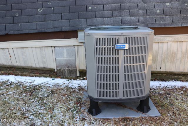 154 Old Stone Drive, Clintwood, VA 24228