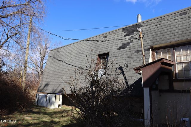 154 Old Stone Drive, Clintwood, VA 24228