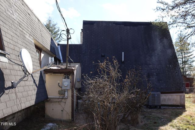 154 Old Stone Drive, Clintwood, VA 24228