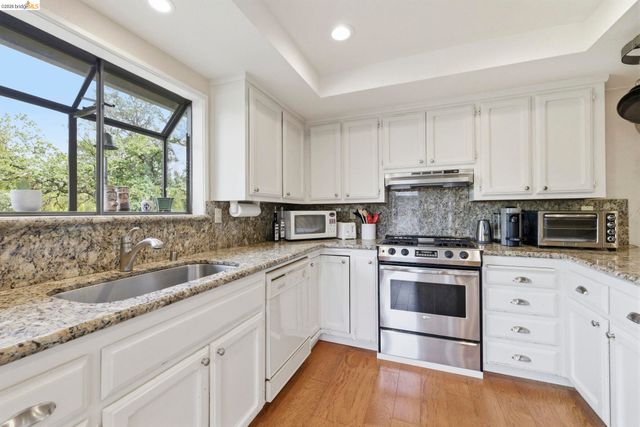 23195 Seminole Dr., Columbia, CA 95310
