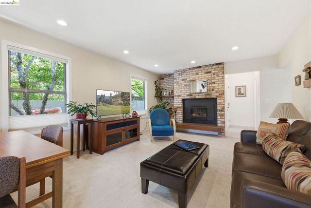 23195 Seminole Dr., Columbia, CA 95310