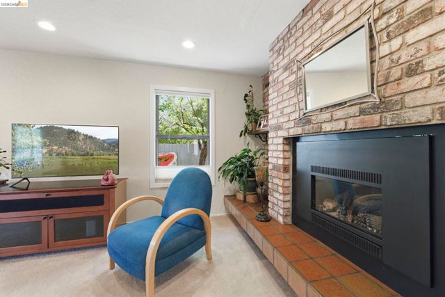 23195 Seminole Dr., Columbia, CA 95310
