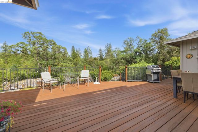 23195 Seminole Dr., Columbia, CA 95310