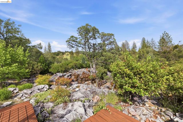 23195 Seminole Dr., Columbia, CA 95310