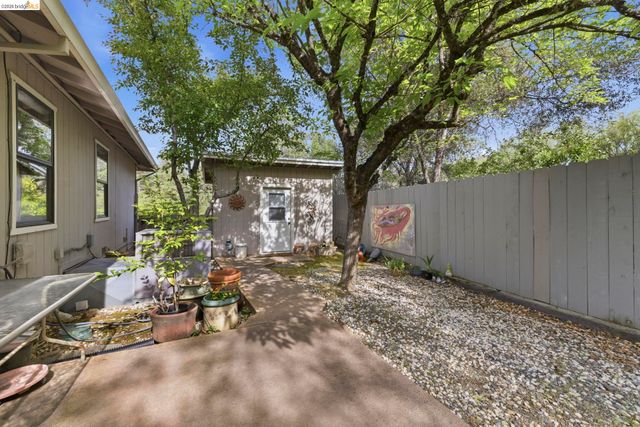 23195 Seminole Dr., Columbia, CA 95310