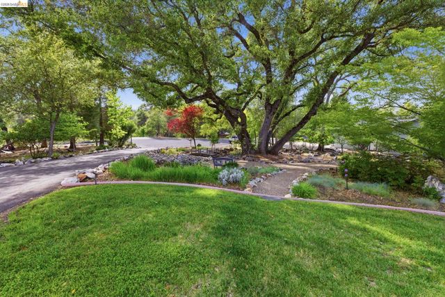 23195 Seminole Dr., Columbia, CA 95310