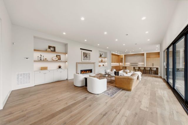 2015 Harvard Street, Houston, TX 77008