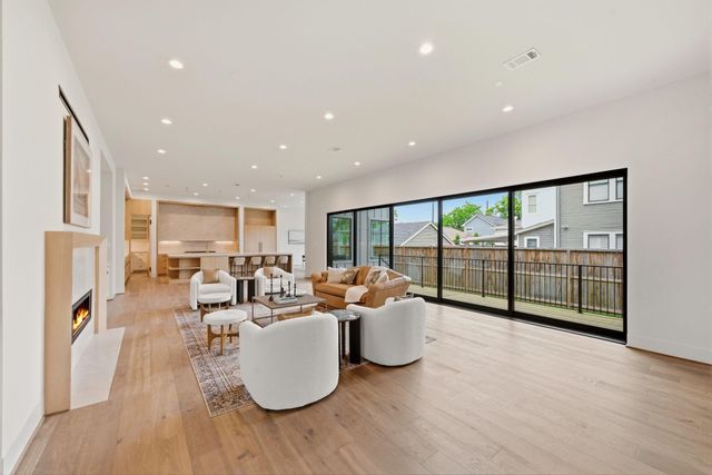 2015 Harvard Street, Houston, TX 77008
