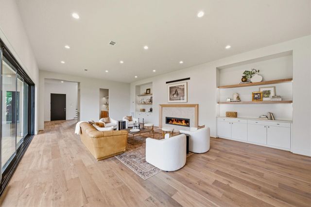 2015 Harvard Street, Houston, TX 77008