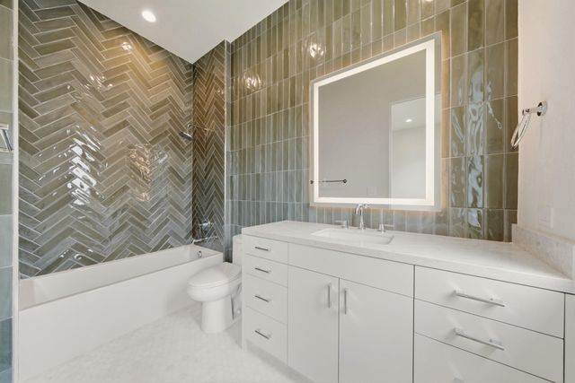 2015 Harvard Street, Houston, TX 77008