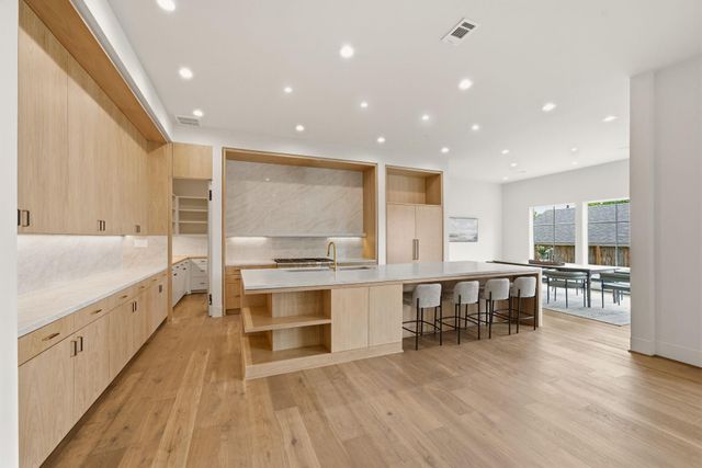 2015 Harvard Street, Houston, TX 77008