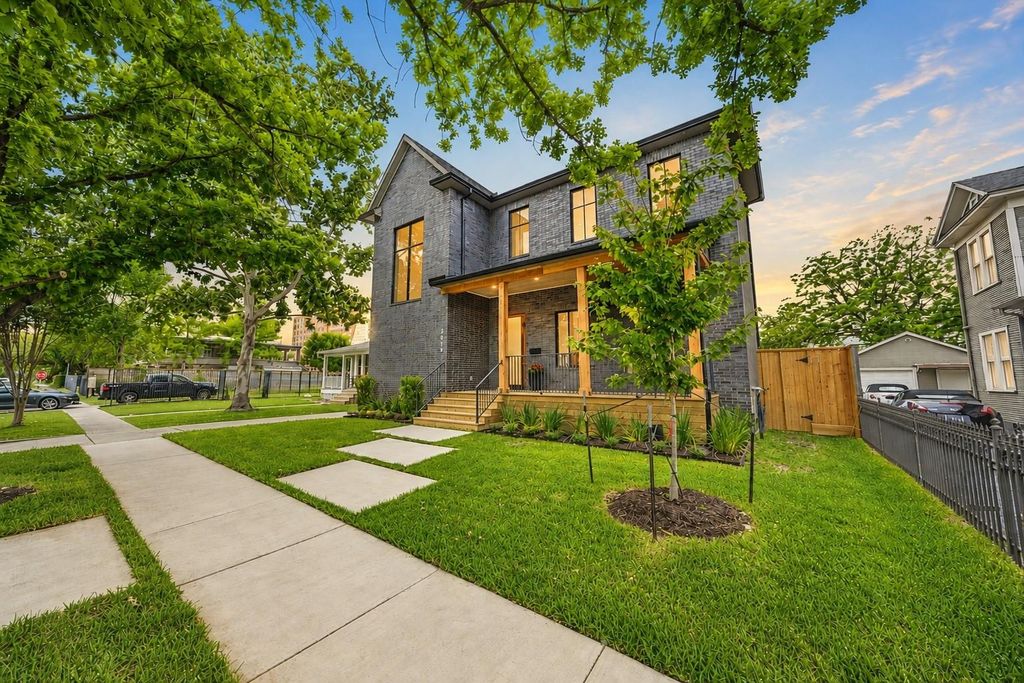 2015 Harvard Street, Houston, TX 77008