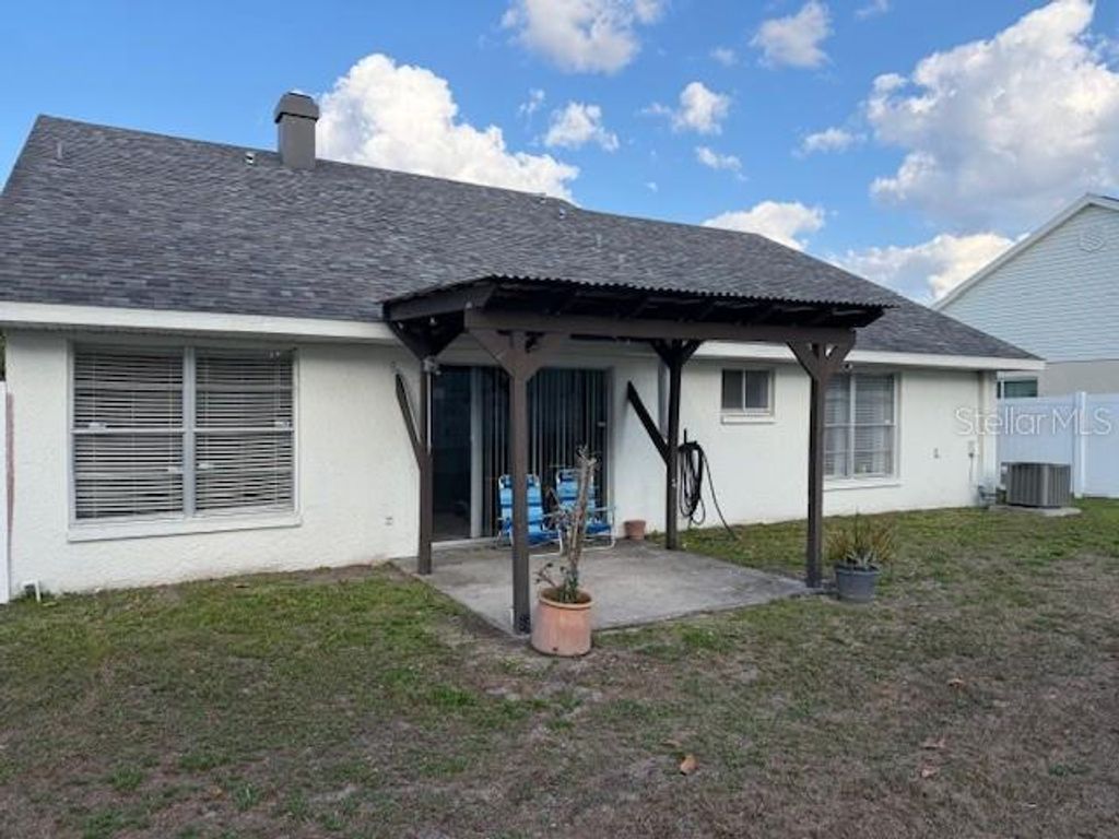 Image 14 of property listing at 8706 OSAGE DRIVE, Tampa, FL 33634