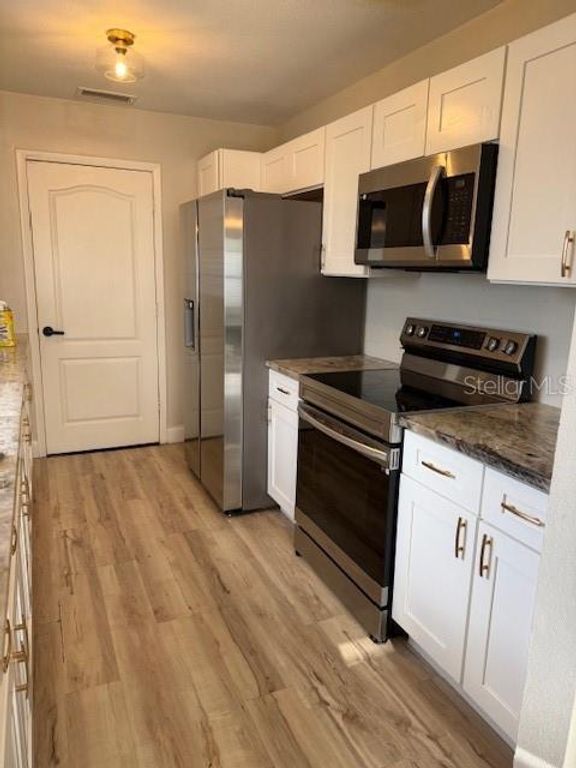 Image 5 of property listing at 8706 OSAGE DRIVE, Tampa, FL 33634